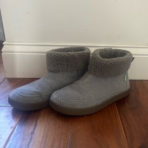 Sanuk booties women’s size 7 gray
